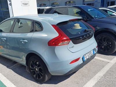 Usado Volvo V40 120 CV (88 kW) 2016 Azul Familiar
