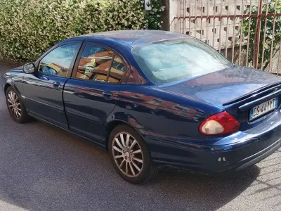 Usata Jaguar X-type Executive 131 CV (96 kW) 2005 Blu/azzurro Berlina