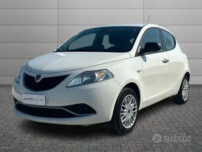 Usata Lancia Ypsilon Silver 69 CV (50 kW) 2016 Bianco Utilitaria