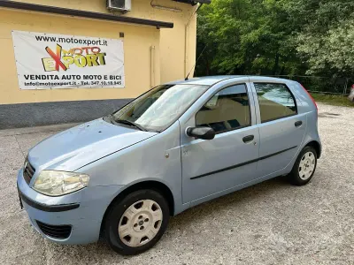 Usata Fiat Punto 60 CV (44 kW) 2004 Bluazzurro Utilitaria