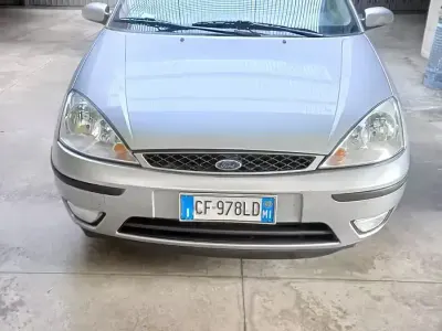 Usata Ford Focus Ghia 100 CV (73 kW) 2003 Berlina