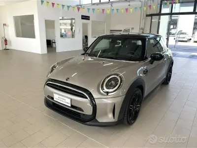 Usata Mini Cooper Classic 136 CV (100 kW) 2021 Rosso Utilitaria