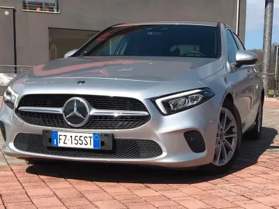 Usata Mercedes A180 Sport 116 CV (85 kW) 2019 Grigio Berlina