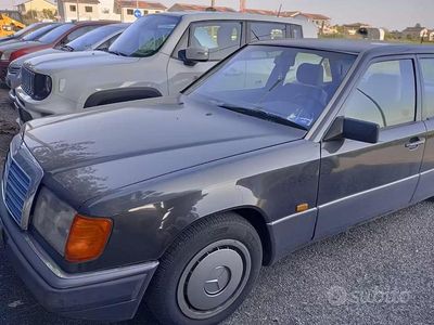 Occasion Mercedes E200 1989 Noir Berline