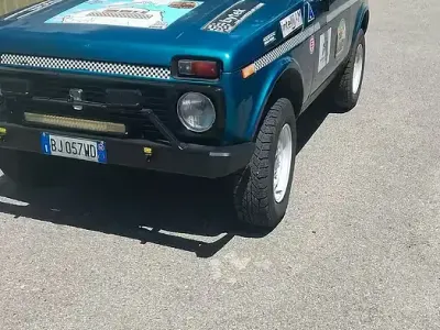 Usata Lada niva 80 CV (58 kW) 2000 Blu SUV