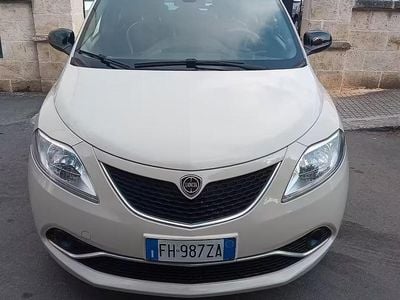 Usata Lancia Ypsilon 69 CV (50 kW) 2017 Marrone Utilitaria