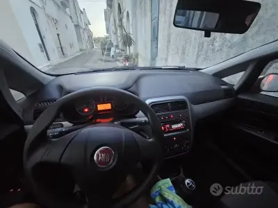 Usata Fiat Grande Punto 77 CV (56 kW) 2009 Bluazzurro Utilitaria