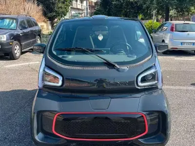 Usata XEV Yoyo 7 kW (10 CV) 2022 Nero Utilitaria