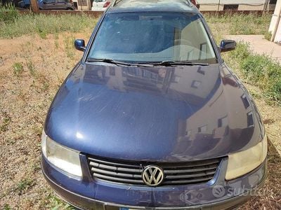 Usata VW Passat 150 CV (110 kW) 1998 Blu Berlina