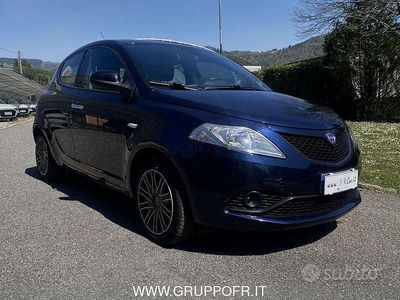 Begagnad Lancia Ypsilon Gold 69 HK (50 kW) 2018 Blå Halvkombi