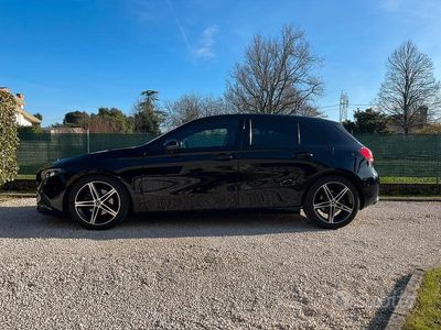 Usata Mercedes A180 140 CV (102 kW) 2019 Nero Berlina