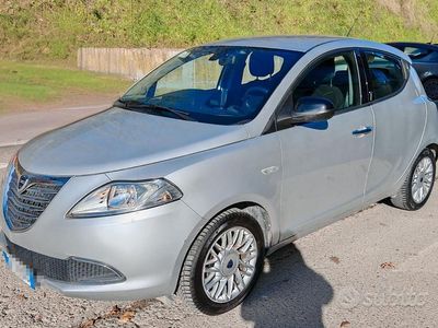 Usata Lancia Ypsilon 60 CV (44 kW) 2015 Grigio Utilitaria