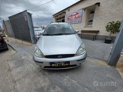 Usata Ford Focus Zetec 100 CV (73 kW) 2004 Grigio Berlina