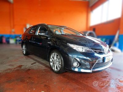 usata Toyota Auris -- TS 1.8 Hybrid Lounge