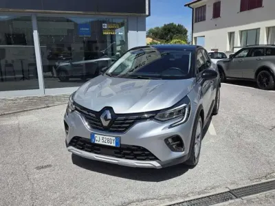 Usata Renault Captur Intens 143 CV (105 kW) 2022 Argento SUV