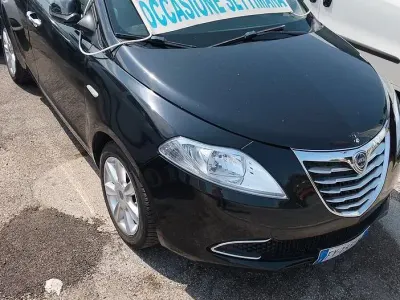 Usata Lancia Ypsilon Platinum 69 CV (50 kW) 2015 Nero Utilitaria