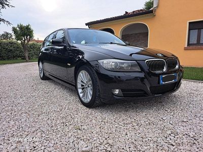 Begagnad BMW 320 177 HK (130 kW) 2009 Svart Kombi