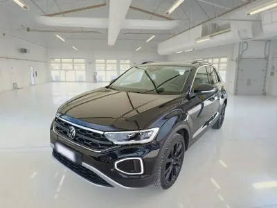 Usata VW T-Roc Life 116 CV (85 kW) 2023 Nero SUV