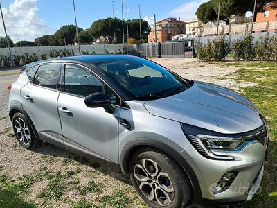 Usata Renault Captur 100 CV (73 kW) 2023 Grigio SUV