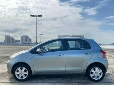 Usata Toyota Yaris Sol 90 CV (66 kW) 2006 Grigio Utilitaria