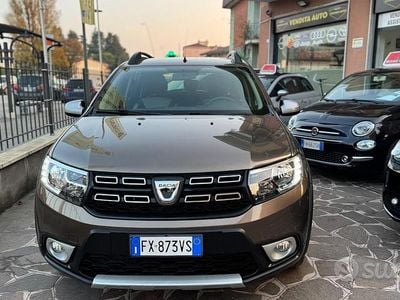 Usata Dacia Sandero Acces 75 CV (55 kW) 2019 Marrone Berlina