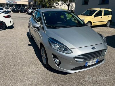 Usata Ford Fiesta Titanium 86 CV (63 kW) 2018 Grigio Utilitaria