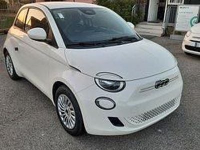 Usata Fiat 500e Action 69 kW (95 CV) 2023 Bianco Berlina