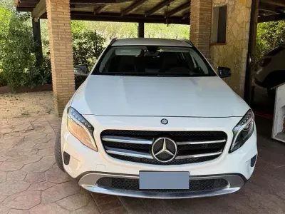 Usata Mercedes GLA200 136 CV (100 kW) 2015 Bianco SUV