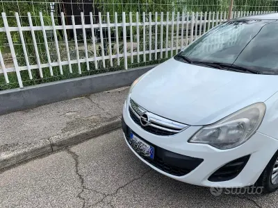 Używany Opel Corsa 75 KM (55 kW) 2011 Biały Hatchback
