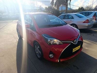 Usata Toyota Yaris Hybrid Active 73 CV (53 kW) 2016 Rosso Berlina