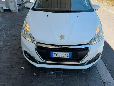 Usata Peugeot 208 102 CV (75 kW) 2019 Bianco Utilitaria