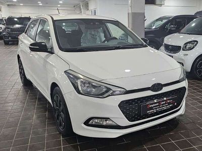 Usata Hyundai i20 75 CV (55 kW) 2016 Alpine white Berlina