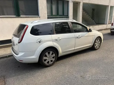 Usata Ford Focus 90 CV (66 kW) 2008 Bianco Station wagon