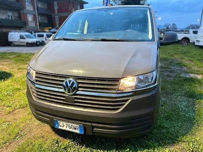 Usata VW Caravelle 110 CV (80 kW) 2022 Grigio Furgone