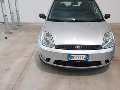 Usata Ford Fiesta 2003 Grigio Berlina