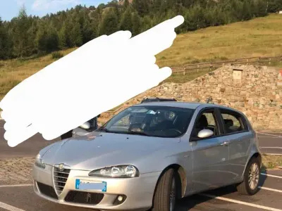 Usata Alfa Romeo 147 120 CV (88 kW) 2006 Grigio Utilitaria