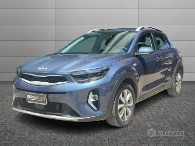 Usata Kia Stonic Urban 101 CV (74 kW) 2023 Bluazzurro SUV