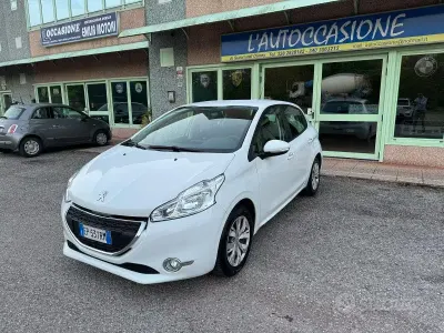 Usata Peugeot 208 Active 67 CV (49 kW) 2013 Bianco Utilitaria