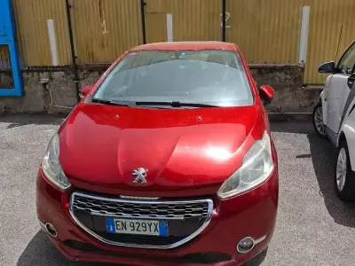 Usata Peugeot 208 68 CV (50 kW) 2012 Rosso Utilitaria