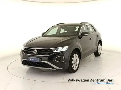 Usata VW T-Roc Life 116 CV (85 kW) 2023 Nero SUV