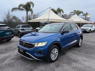 Usata VW T-Roc Life 150 CV (110 kW) 2023 Blu SUV