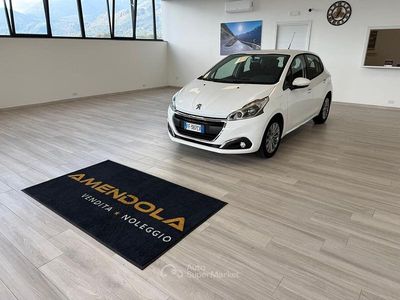 Usata Peugeot 208 Allure 82 CV (60 kW) 2016 Bianco Utilitaria