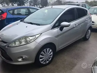 Usata Ford Fiesta 68 CV (50 kW) 2009 Grigio Berlina