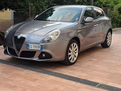 Usata Alfa Romeo Giulietta 140 CV (102 kW) 2011 Grigio Utilitaria