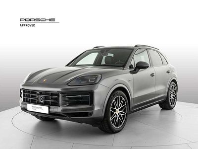 Usata Porsche Cayenne 462 CV (339 kW) 2024 3m grigio quarzite metallizzat SUV