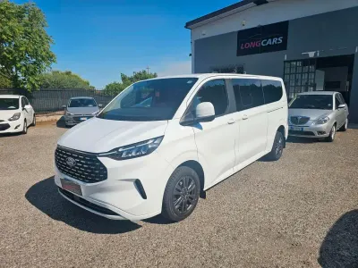 Usata Ford Tourneo Titanium 170 CV (125 kW) 2025 Bianco Monovolume