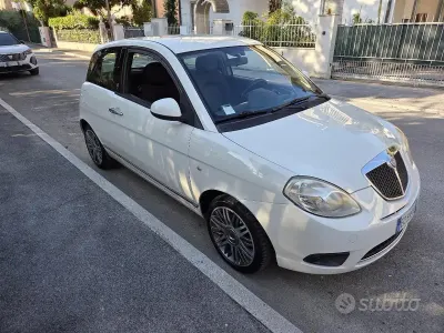 Usata Lancia Ypsilon 60 CV (44 kW) 2010 Bianco Utilitaria