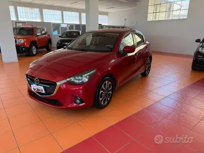 Usata Mazda 2 Exceed 105 CV (77 kW) 2016 Rosso Berlina
