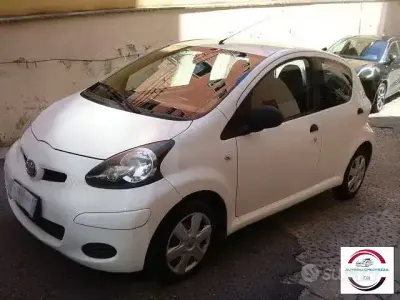 Usata Toyota Aygo Connect Style 67 CV (49 kW) 2011 Bianco Utilitaria