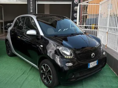 Usata Smart ForFour Prime 71 CV (52 kW) 2015 Nero Utilitaria
